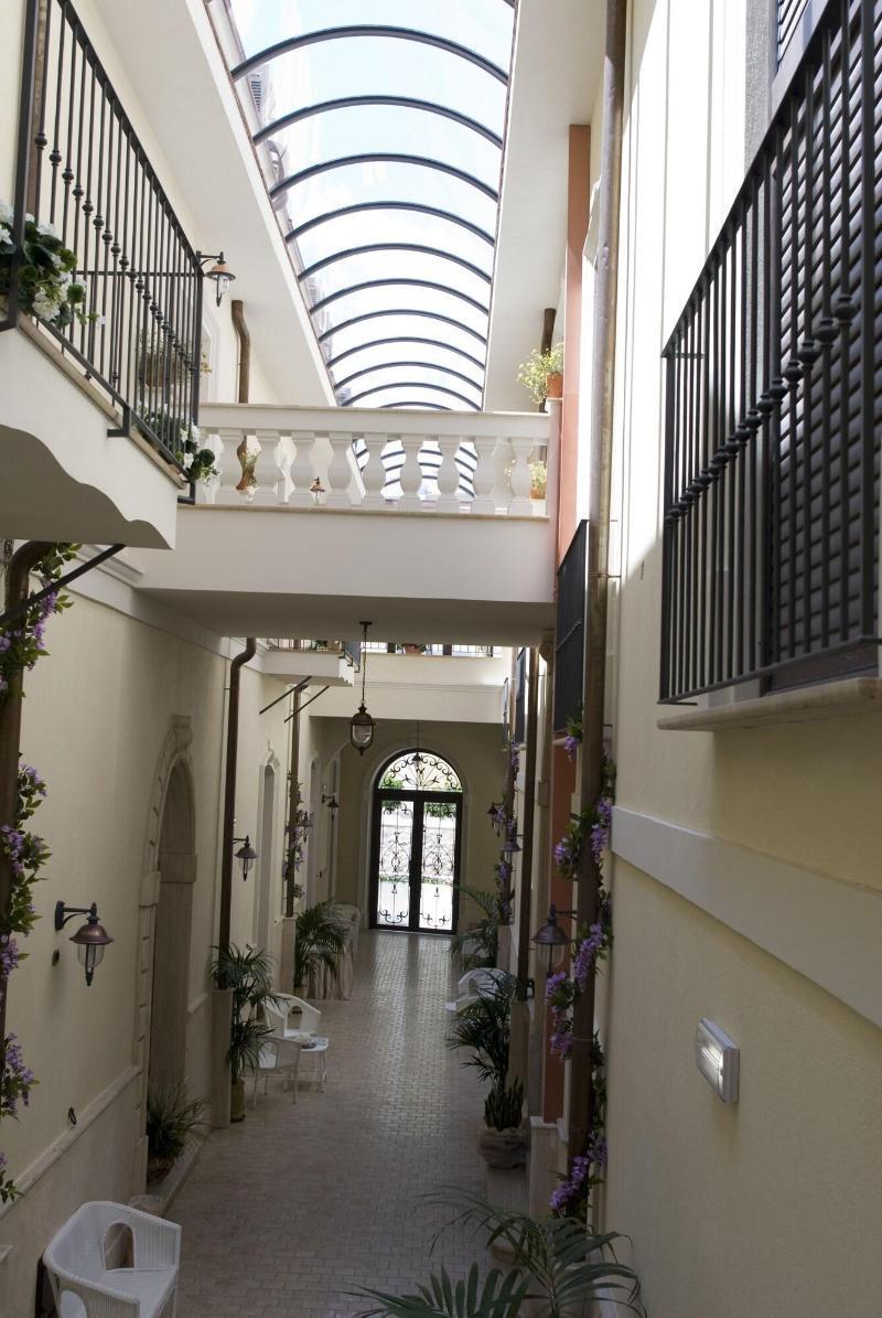 Palazzo Reginella Aparthotel Bovalino Marina Kültér fotó