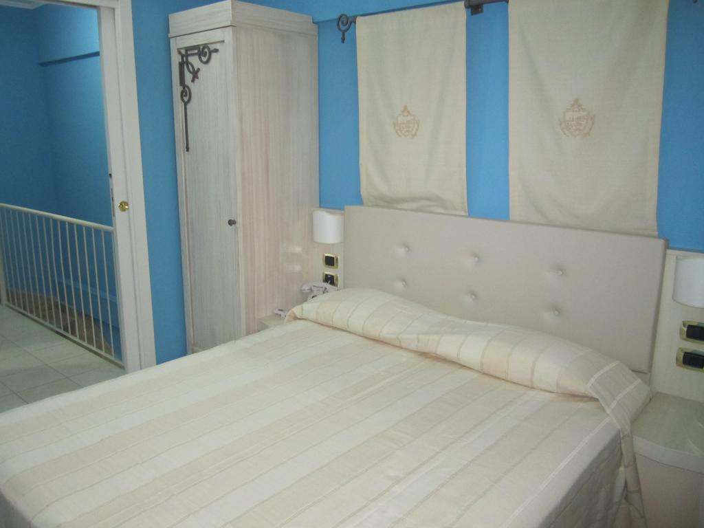 Palazzo Reginella Aparthotel Bovalino Marina Szoba fotó