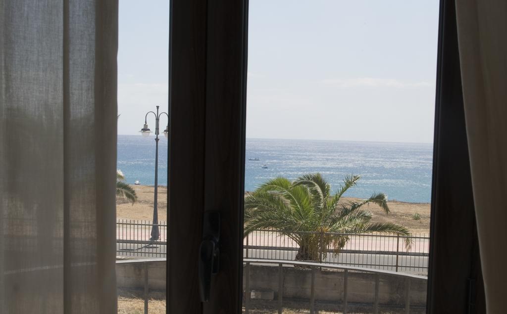 Palazzo Reginella Aparthotel Bovalino Marina Szoba fotó