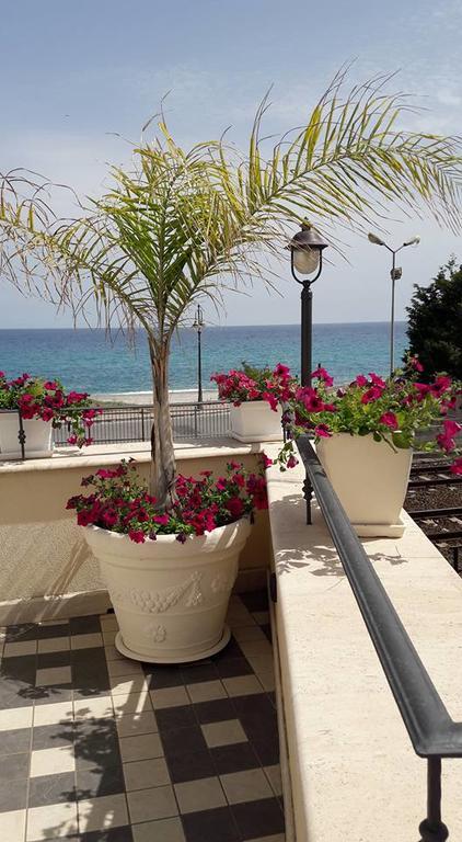 Palazzo Reginella Aparthotel Bovalino Marina Kültér fotó